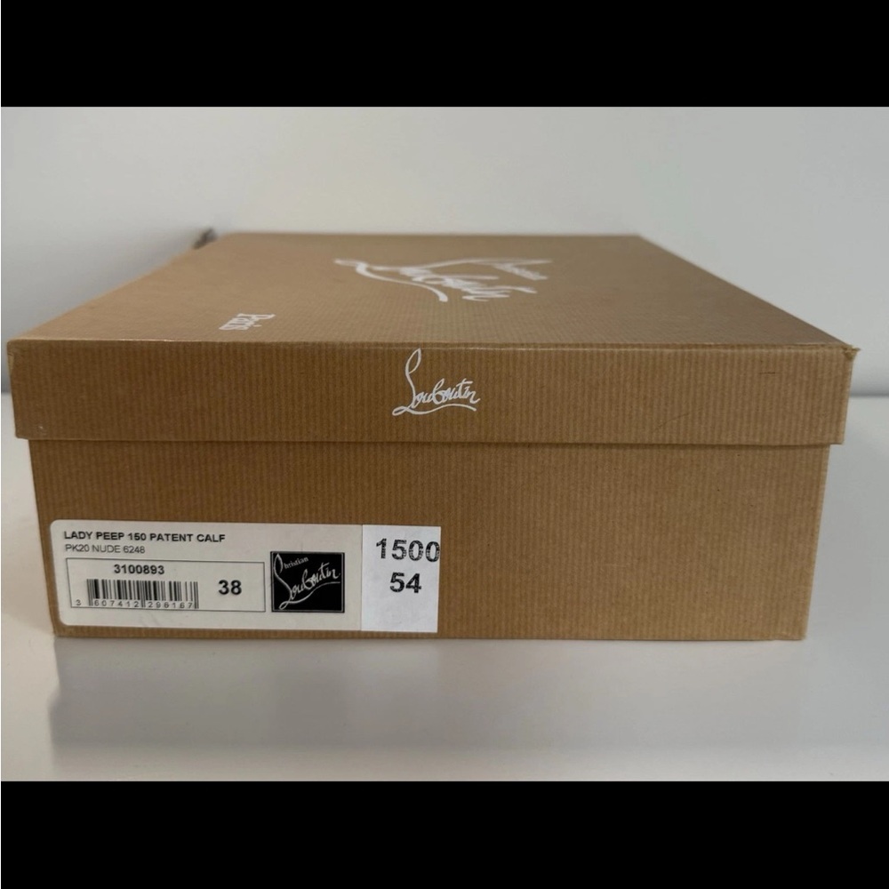 Christian Louboutin Shoes in very excellent condition as we show in the photos